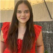 Soy una estudiante de medicina con más de 5 años de experiencia dando clases de inglés